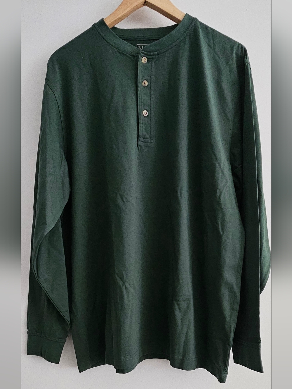 L.L. Bean Men's Carefree Unshrinkable Tee Long-Sleeve Henley Size L NWOT